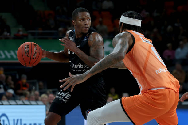 人瞩目的交 人瞩目的交