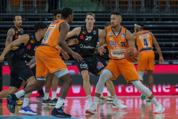 球场上的冲 球场上的冲