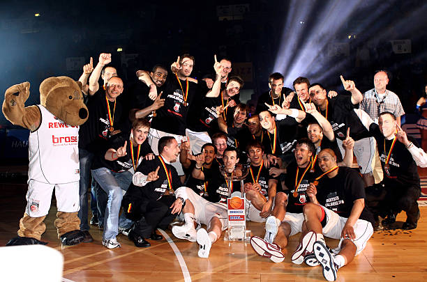 中坚守信念 中坚守信念