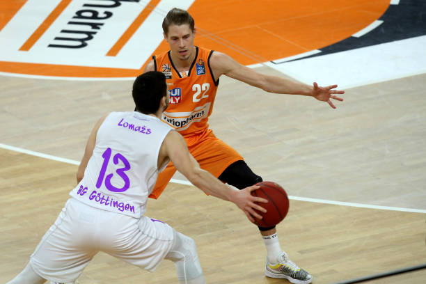 中坚守信念 中坚守信念