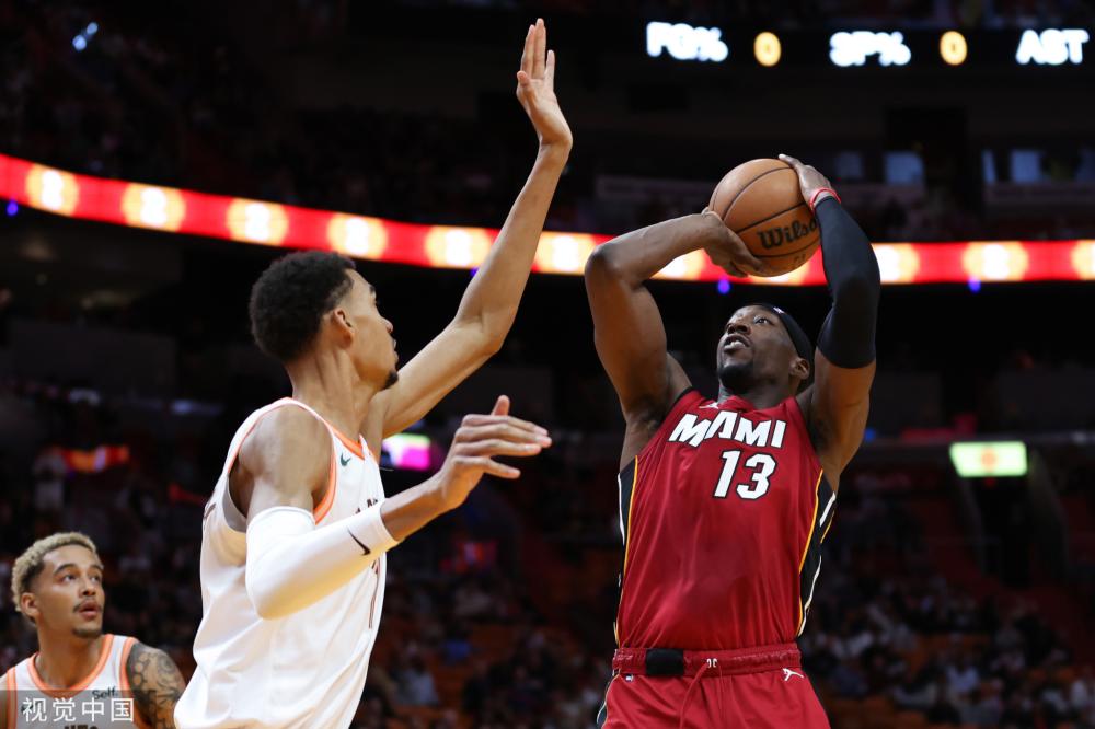 还展现在她 还展现在她